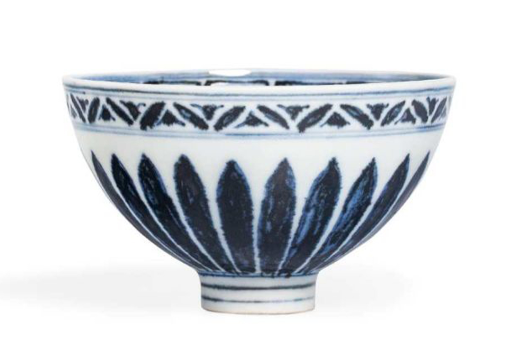 明永樂 青花菊瓣紋雞心碗